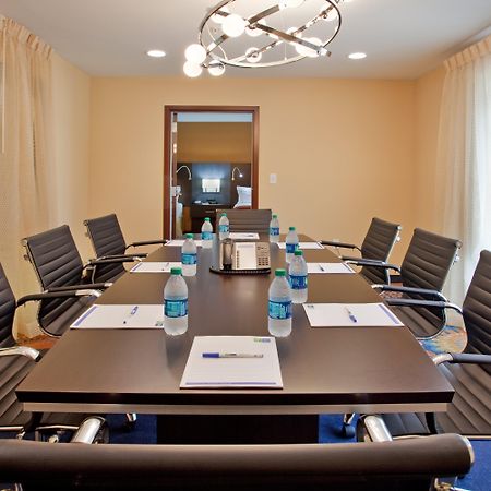 Holiday Inn Express & Suites St Louis Airport By Ihg Woodson Terrace Extérieur photo