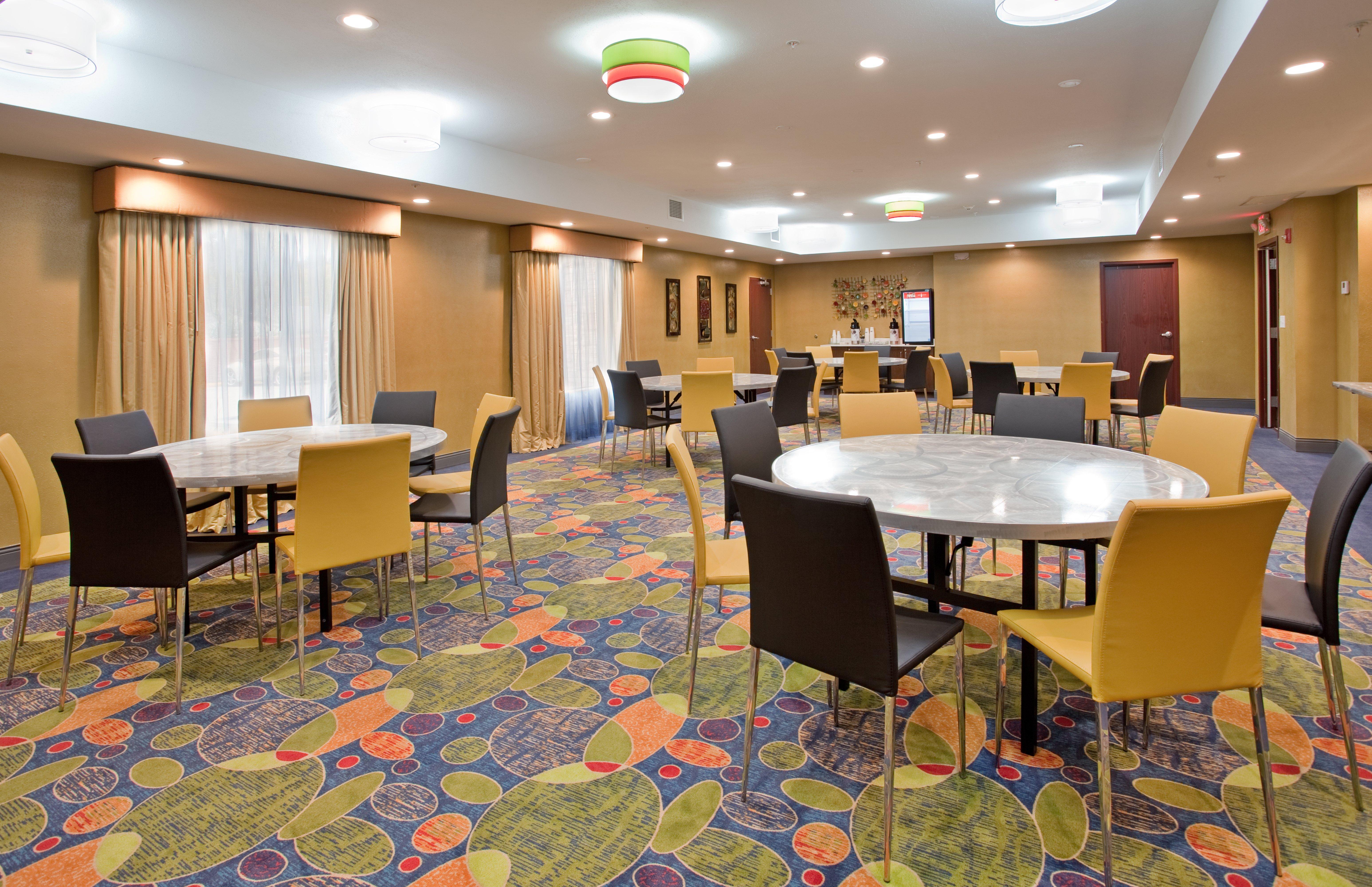 Holiday Inn Express & Suites St Louis Airport By Ihg Woodson Terrace Extérieur photo