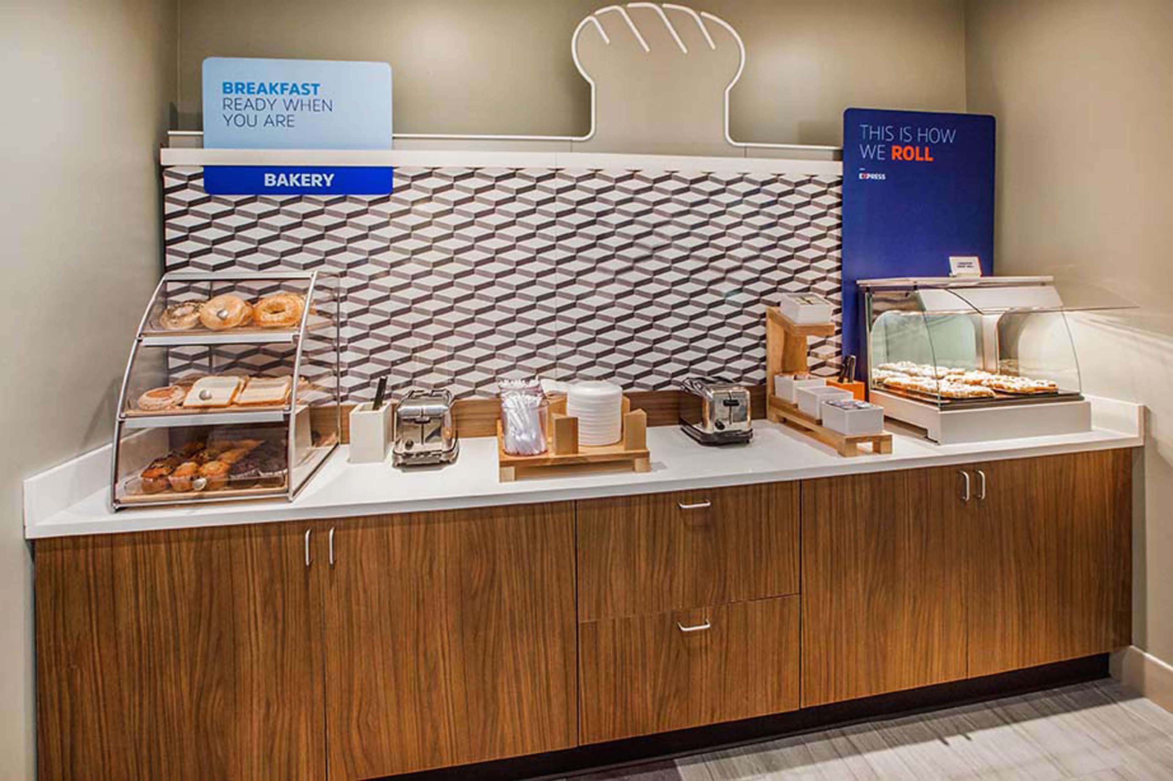 Holiday Inn Express & Suites St Louis Airport By Ihg Woodson Terrace Extérieur photo