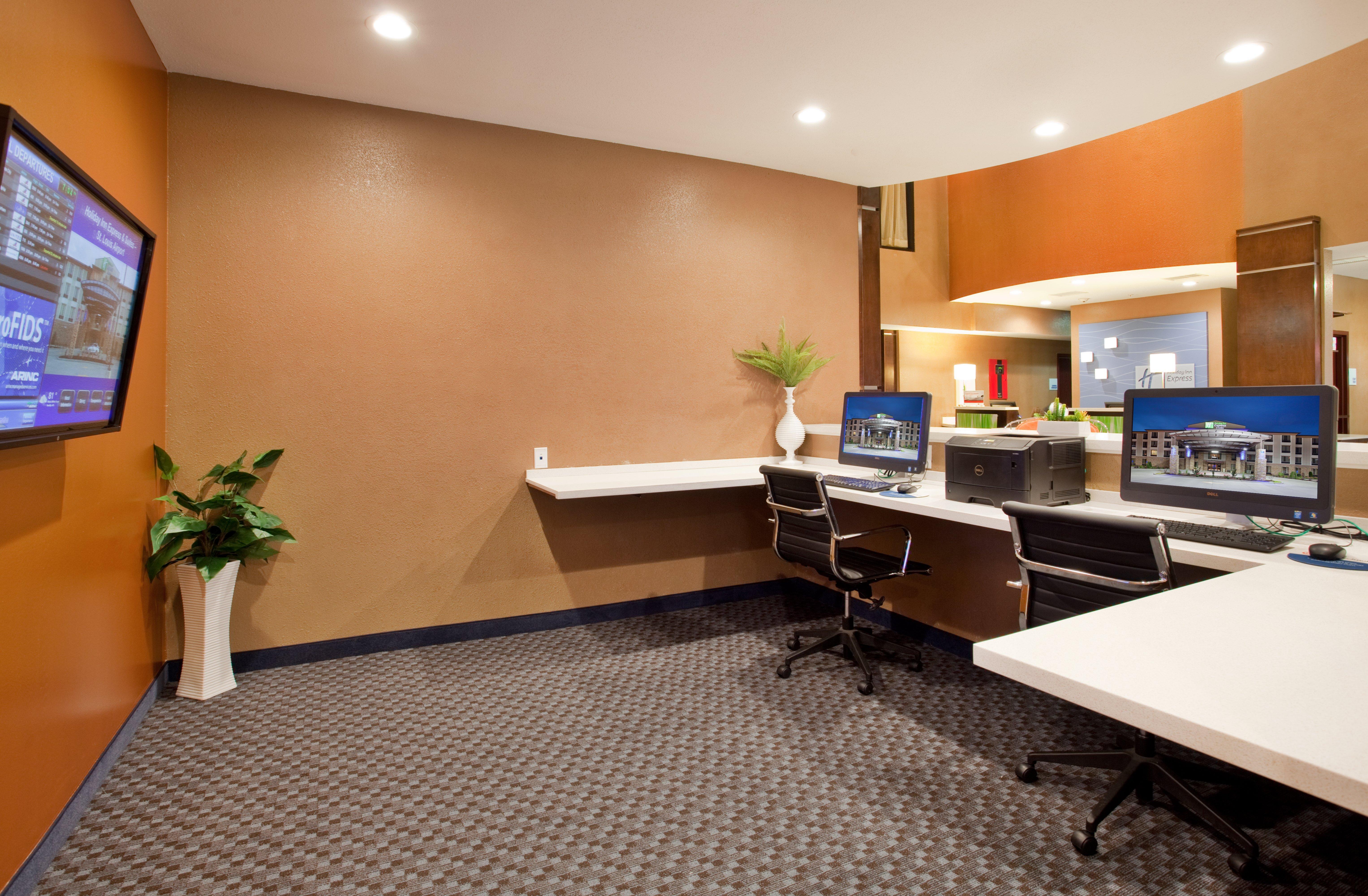 Holiday Inn Express & Suites St Louis Airport By Ihg Woodson Terrace Extérieur photo
