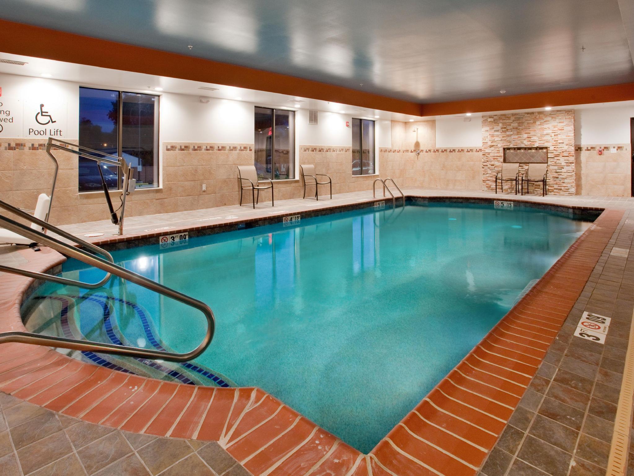 Holiday Inn Express & Suites St Louis Airport By Ihg Woodson Terrace Extérieur photo