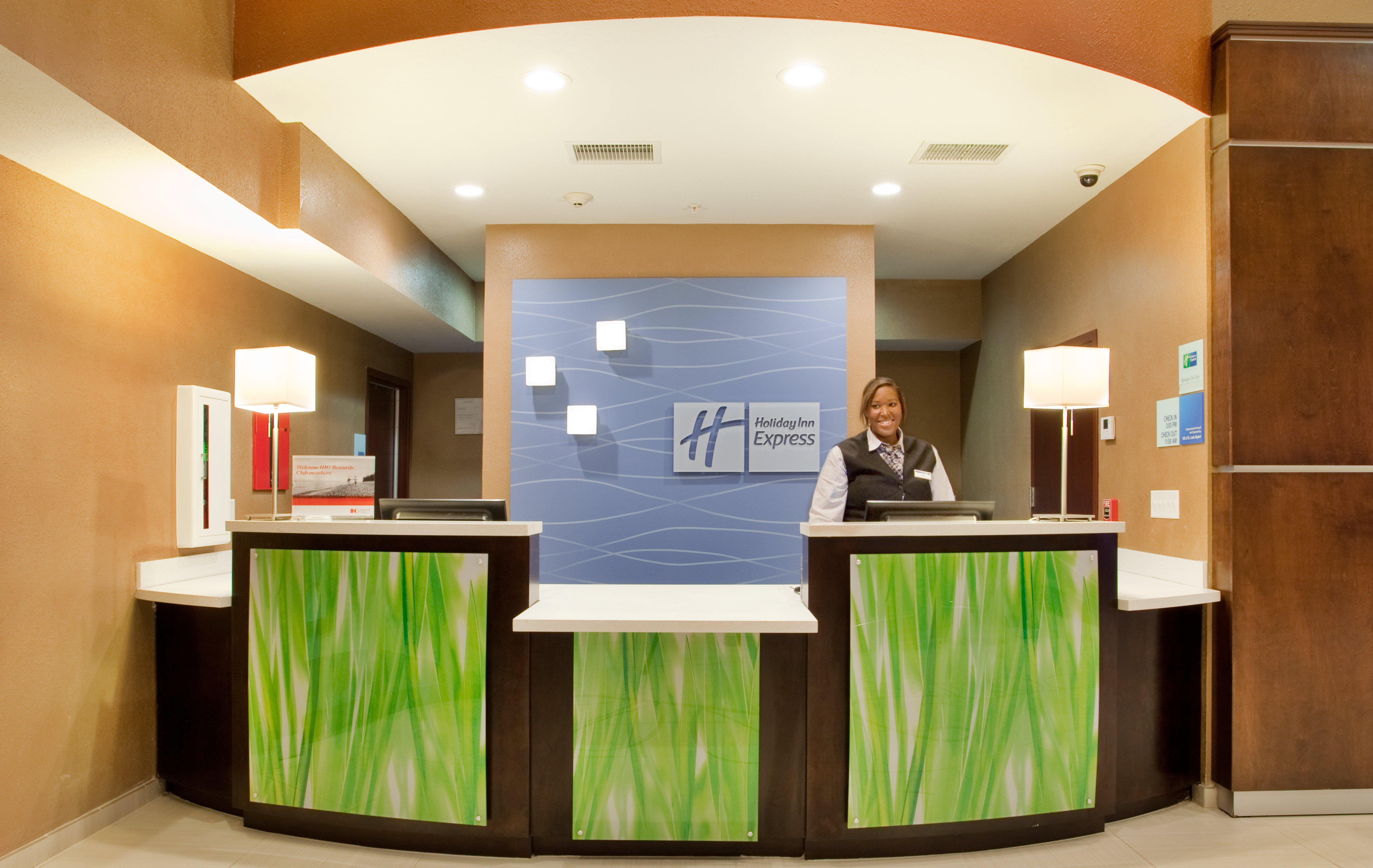 Holiday Inn Express & Suites St Louis Airport By Ihg Woodson Terrace Extérieur photo
