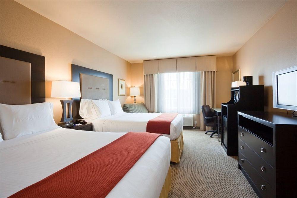 Holiday Inn Express & Suites St Louis Airport By Ihg Woodson Terrace Extérieur photo