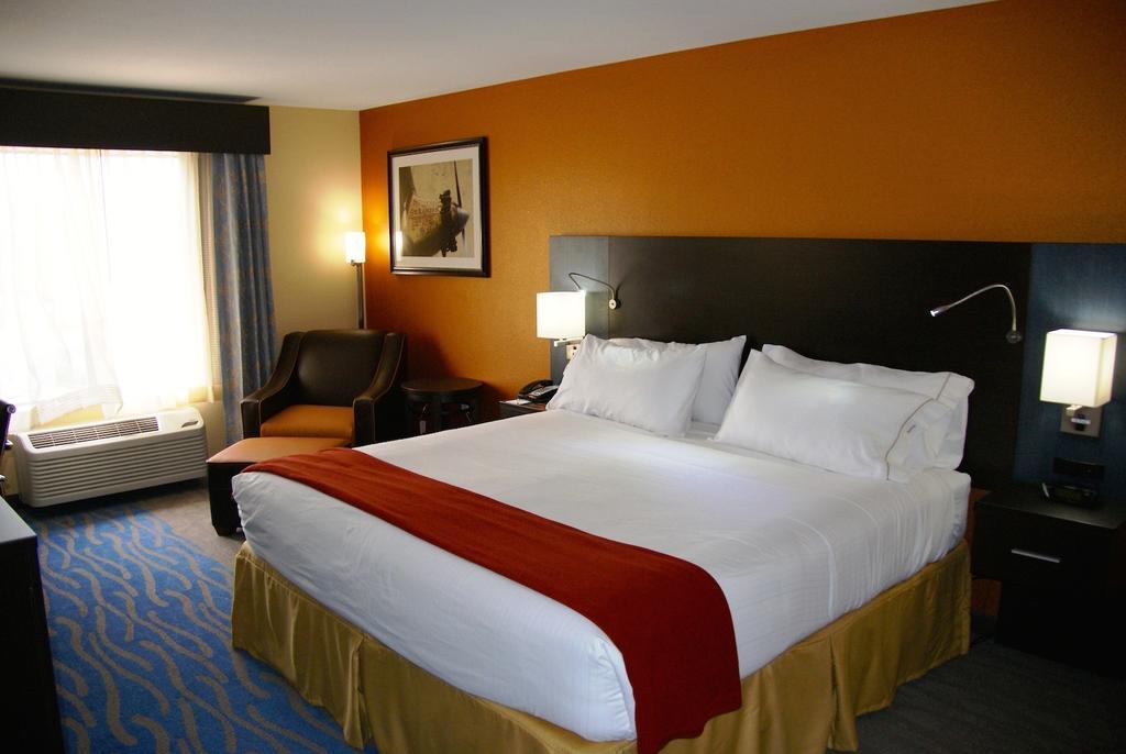 Holiday Inn Express & Suites St Louis Airport By Ihg Woodson Terrace Chambre photo