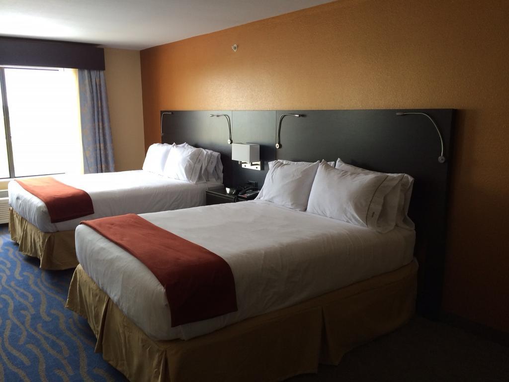 Holiday Inn Express & Suites St Louis Airport By Ihg Woodson Terrace Chambre photo